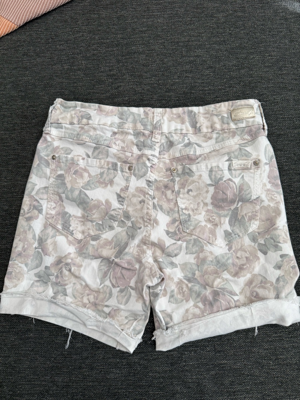 Seven 7 90’s Y2K Floral Print Women's Denim Shorts - White Blush trending mid - Picture 8 of 12